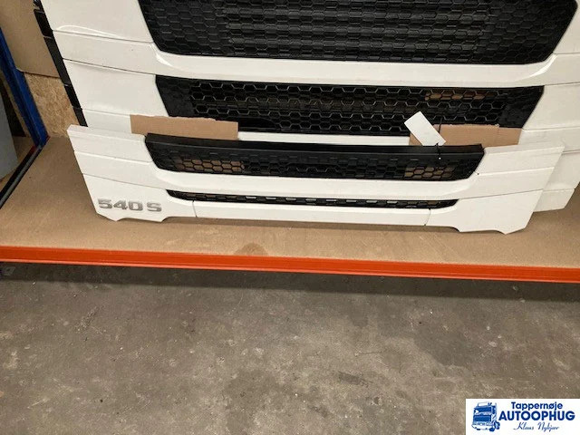 Scania S nederste front grille panel - Carrocería y exterior para Camión: foto 1 Scania S nederste front grille panel - Carrocería y exterior para Camión: foto 1