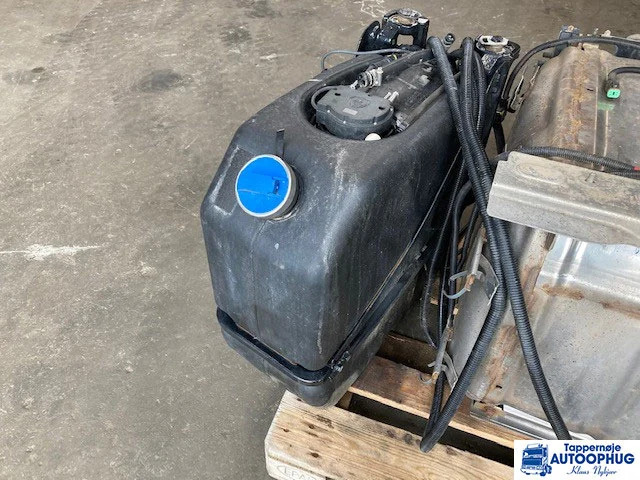 Scania adblue tank / reductant tank Scania 2919673 - Depósito de AdBlue para Camión: foto 2 Scania adblue tank / reductant tank Scania 2919673 - Depósito de AdBlue para Camión: foto 2