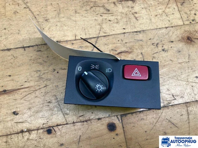 Scania control panel – Scania 2426882 - Sistema eléctrico para Camión: foto 1 Scania control panel – Scania 2426882 - Sistema eléctrico para Camión: foto 1