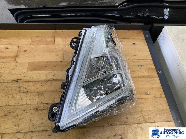 Volvo Headlamp LH – Volvo 23752664 - Sistema eléctrico para Camión: foto 1 Volvo Headlamp LH – Volvo 23752664 - Sistema eléctrico para Camión: foto 1