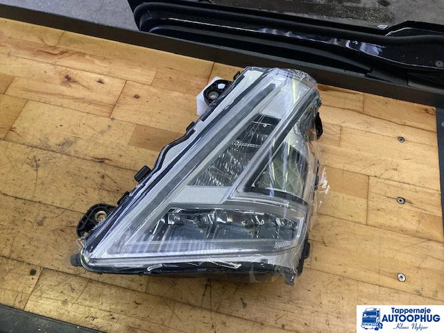 Volvo Headlamp LH – Volvo 24056511 - Sistema eléctrico para Camión: foto 1 Volvo Headlamp LH – Volvo 24056511 - Sistema eléctrico para Camión: foto 1