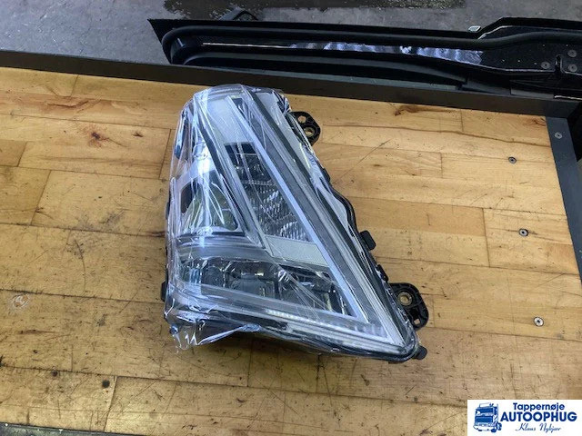 Volvo Headlamp RH – Volvo 24056510 - Sistema eléctrico para Camión: foto 1 Volvo Headlamp RH – Volvo 24056510 - Sistema eléctrico para Camión: foto 1