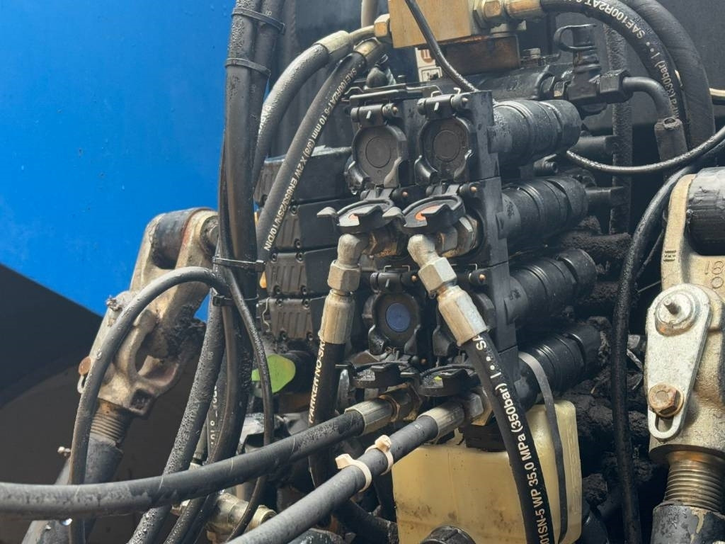 Tractor New Holland T6080 Power Command met Herder MBK513LSH!: foto 13
