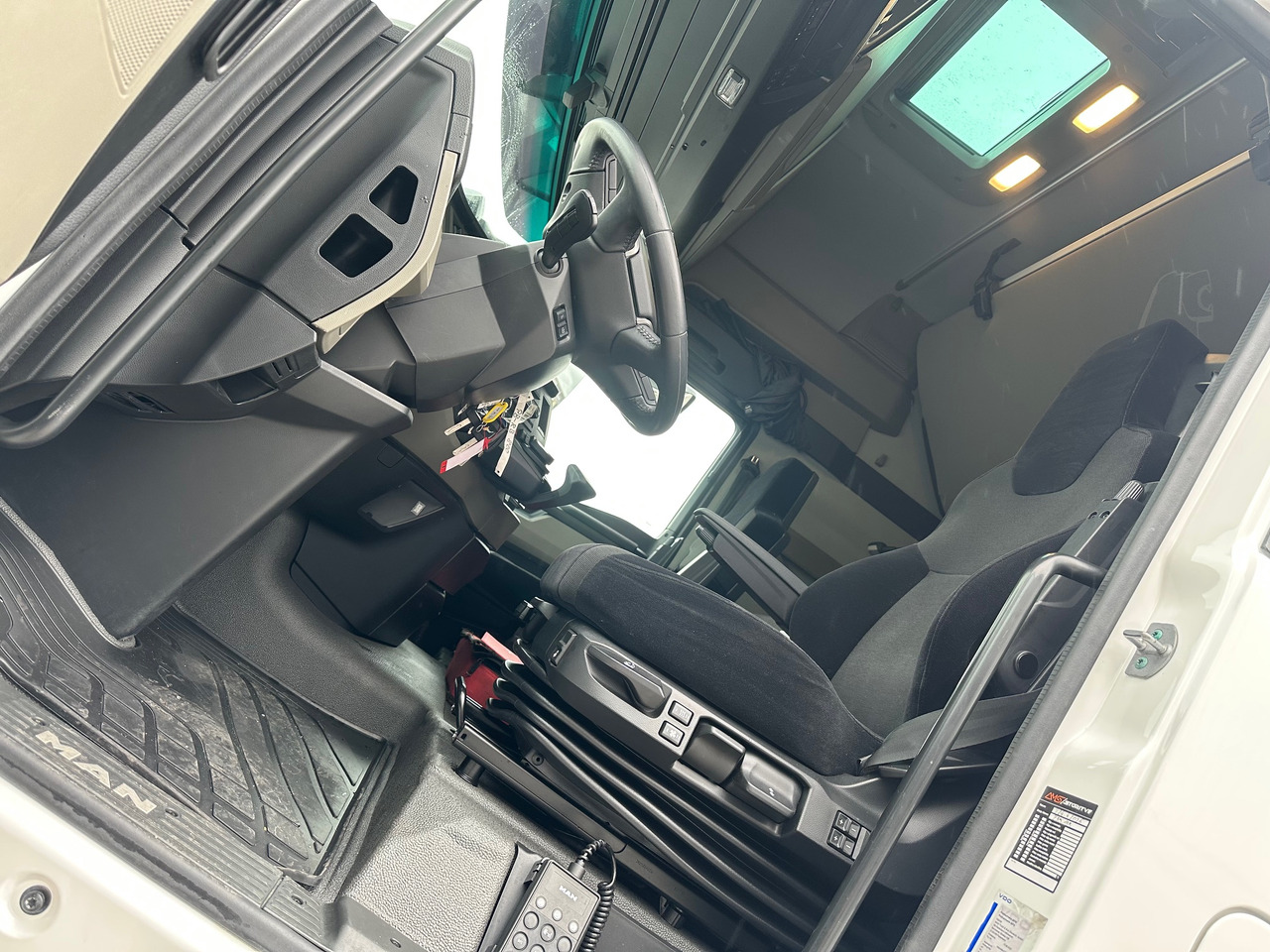 MAN TGX 18.580 4X2 BLS Intarder LED - Cabeza tractora: foto 5 MAN TGX 18.580 4X2 BLS Intarder LED - Cabeza tractora: foto 5