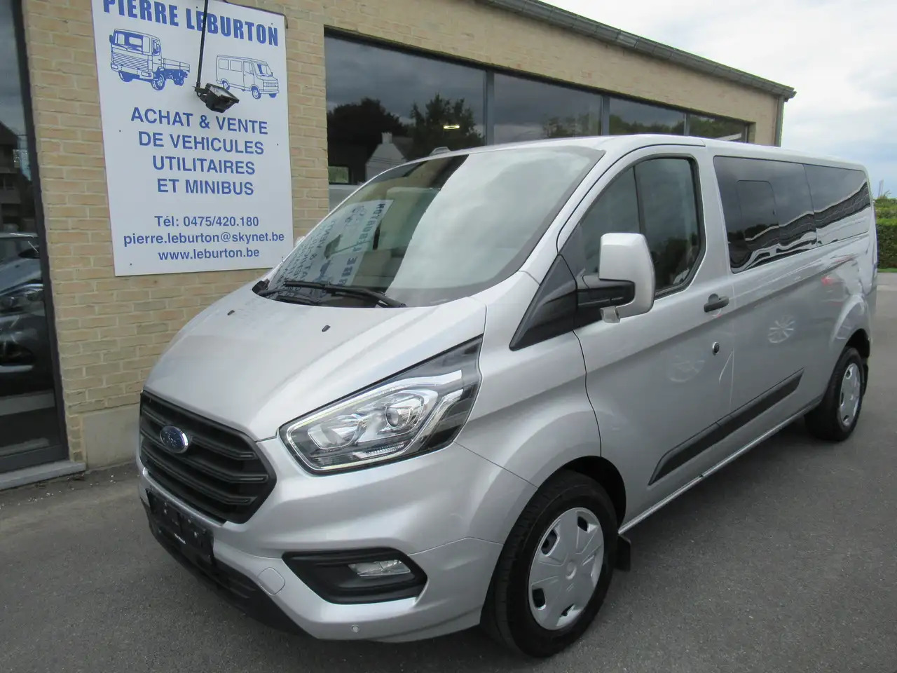 Ford Transit Custom 2.0 TDCi L2H1 Ambiente 23900€+TVA/BTW - Furgoneta de pasajeros: foto 1 Ford Transit Custom 2.0 TDCi L2H1 Ambiente 23900€+TVA/BTW - Furgoneta de pasajeros: foto 1