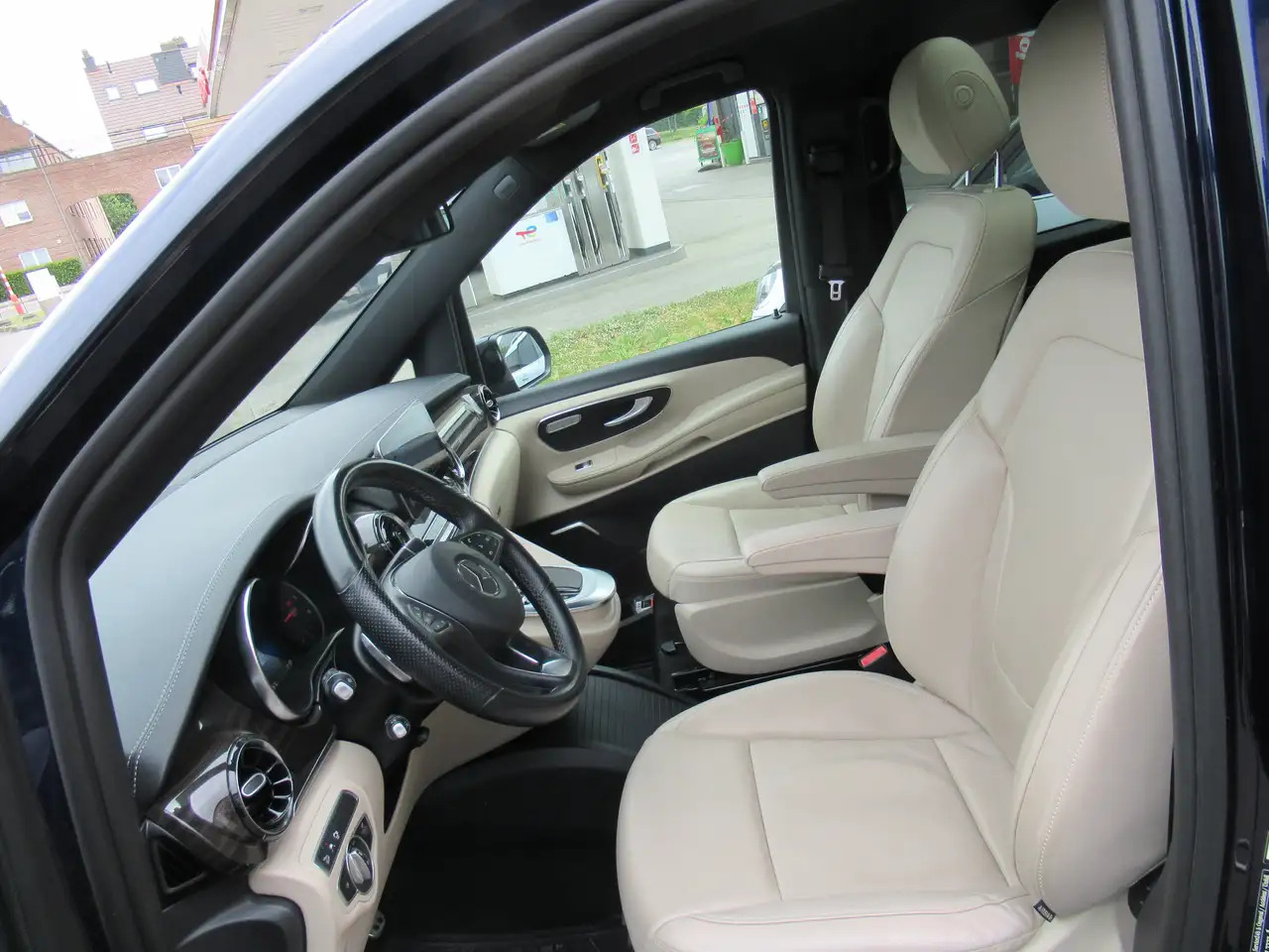 Mercedes-Benz V 300 d 4-Matic MWB toit pano 45000€+tva/btw - Furgoneta combi: foto 5 Mercedes-Benz V 300 d 4-Matic MWB toit pano 45000€+tva/btw - Furgoneta combi: foto 5