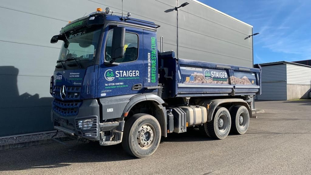 Mercedes-Benz Arocs AHK AUT Kam. KlimaA LM Massage Navi - Camión volquete: foto 1 Mercedes-Benz Arocs AHK AUT Kam. KlimaA LM Massage Navi - Camión volquete: foto 1