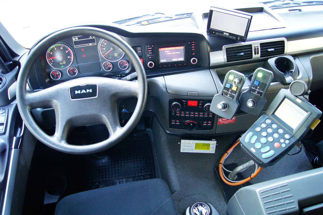 Camión volquete MAN TGS 28.400 6x4-4 BL /Winterdienst/Streuer/Schneepflug: foto 11 Camión volquete MAN TGS 28.400 6x4-4 BL /Winterdienst/Streuer/Schneepflug: foto 11