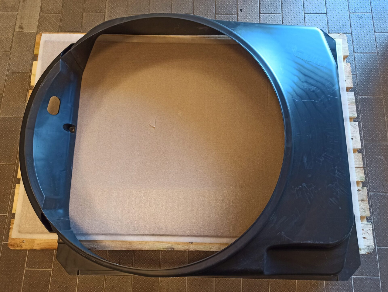 SCANIA FAN SHROUD - 1422501 - Ventilador para Camión: foto 1 SCANIA FAN SHROUD - 1422501 - Ventilador para Camión: foto 1