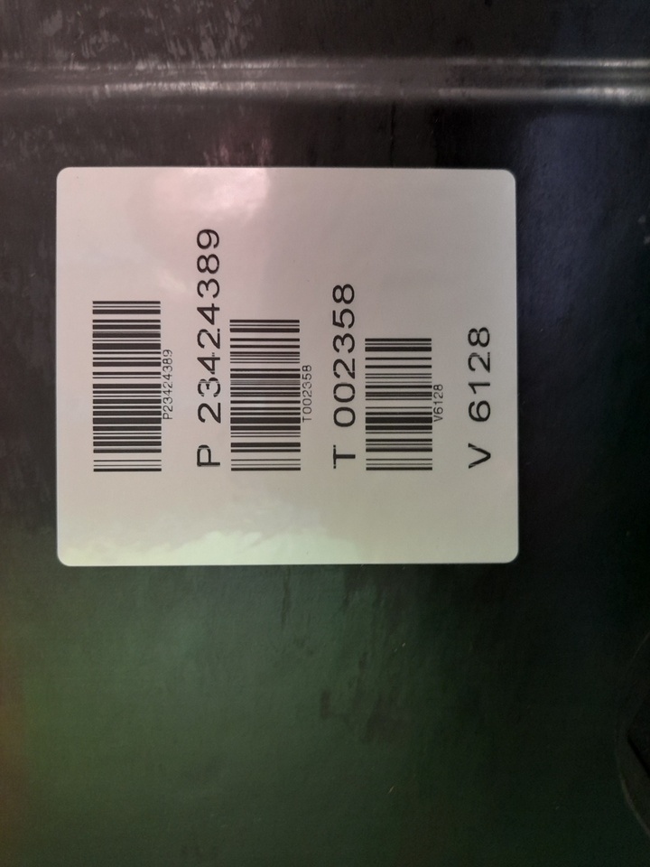 VOLVO OIL PAN 23424389 - Cárter de aceite para Camión: foto 3 VOLVO OIL PAN 23424389 - Cárter de aceite para Camión: foto 3