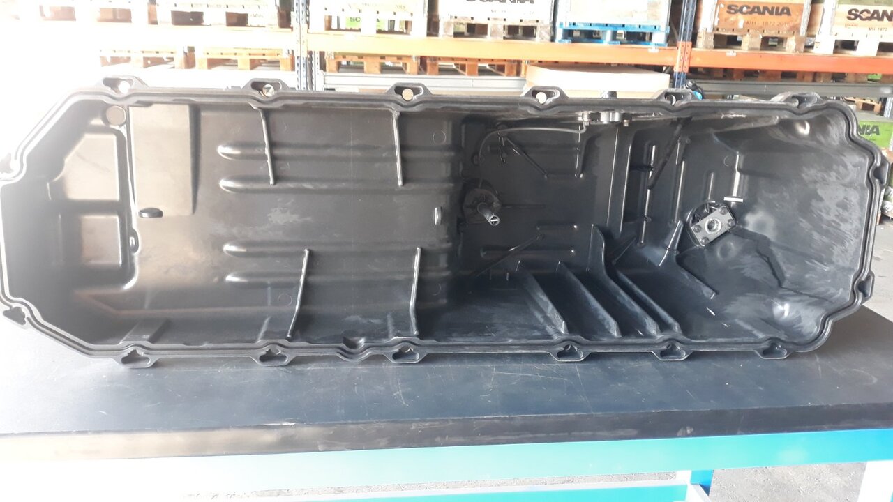 VOLVO OIL PAN 23424389 - Cárter de aceite para Camión: foto 2 VOLVO OIL PAN 23424389 - Cárter de aceite para Camión: foto 2