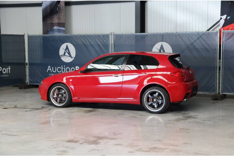 Alfa Romeo 147 3.2i V6 24v GTA - Sedan: foto 3 Alfa Romeo 147 3.2i V6 24v GTA - Sedan: foto 3