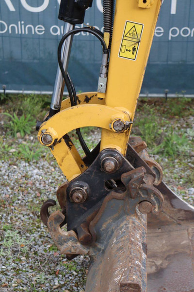 Excavadora de cadenas Caterpillar 302 CR: foto 12 Excavadora de cadenas Caterpillar 302 CR: foto 12