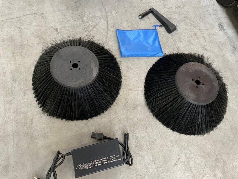 Daewoo DAS80 Zit - Barredora vial: foto 5 Daewoo DAS80 Zit - Barredora vial: foto 5