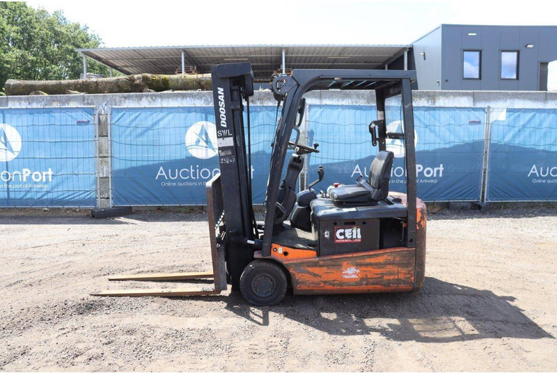 Doosan B15T-5 - Carretilla elevadora eléctrica: foto 2 Doosan B15T-5 - Carretilla elevadora eléctrica: foto 2