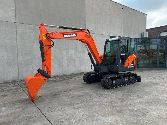 Doosan DX55-9C - Excavadora de cadenas: foto 1 Doosan DX55-9C - Excavadora de cadenas: foto 1