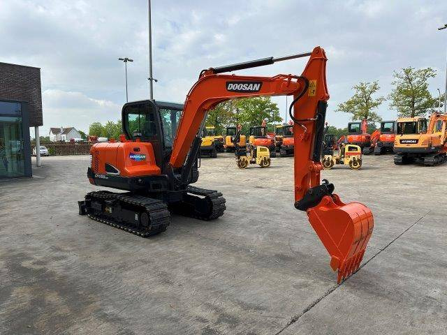 Doosan DX55-9C - Excavadora de cadenas: foto 3 Doosan DX55-9C - Excavadora de cadenas: foto 3
