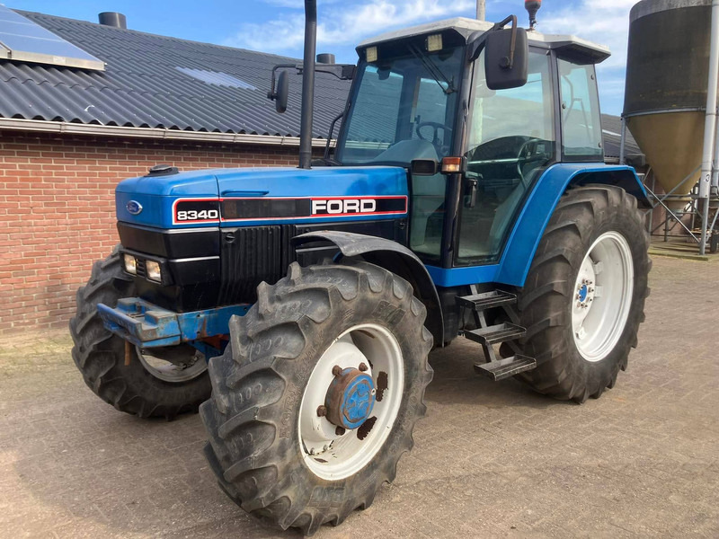 Ford 8340 - Tractor: foto 1 Ford 8340 - Tractor: foto 1
