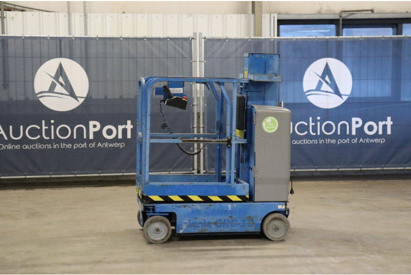 Genie GRC-12 - Plataforma de mástil vertical: foto 1 Genie GRC-12 - Plataforma de mástil vertical: foto 1