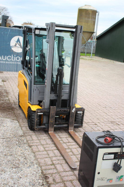 Carretilla elevadora eléctrica Jungheinrich EFG 316: foto 6 Carretilla elevadora eléctrica Jungheinrich EFG 316: foto 6