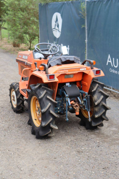 Kubota B1-14 Bulltra - Tractor: foto 4 Kubota B1-14 Bulltra - Tractor: foto 4