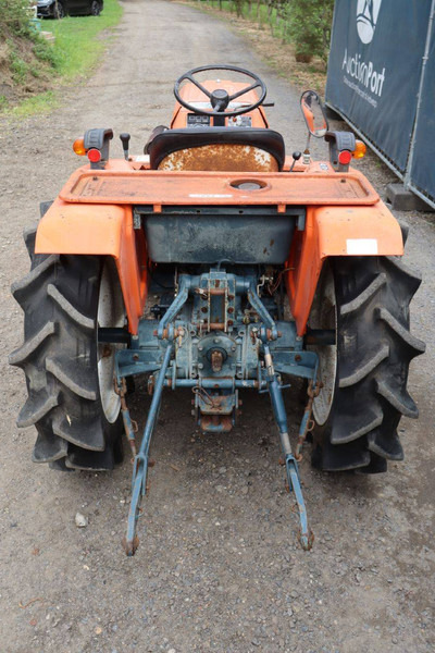 Kubota B1702-M - Tractor: foto 5 Kubota B1702-M - Tractor: foto 5