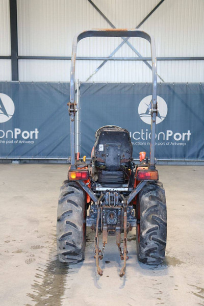 Kubota B2420 - Tractor: foto 5 Kubota B2420 - Tractor: foto 5