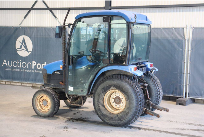New Holland TC27D - Tractor: foto 3 New Holland TC27D - Tractor: foto 3