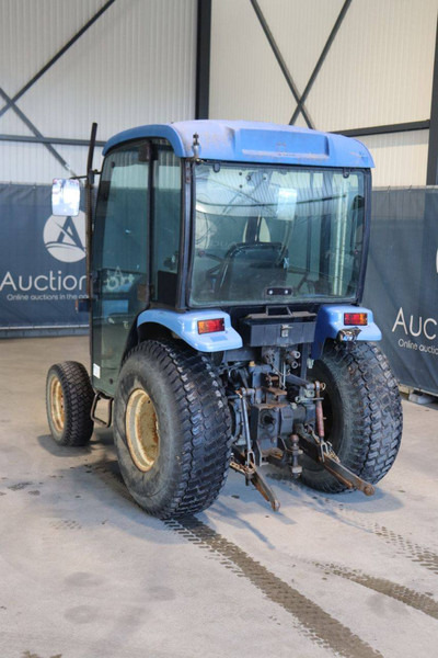 New Holland TC27D - Tractor: foto 4 New Holland TC27D - Tractor: foto 4