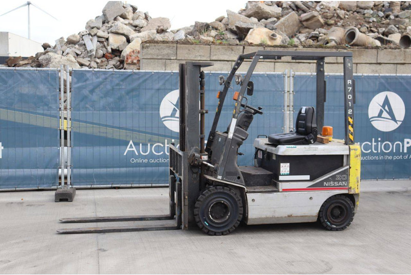 Nissan P1B2 - Carretilla elevadora eléctrica: foto 1 Nissan P1B2 - Carretilla elevadora eléctrica: foto 1