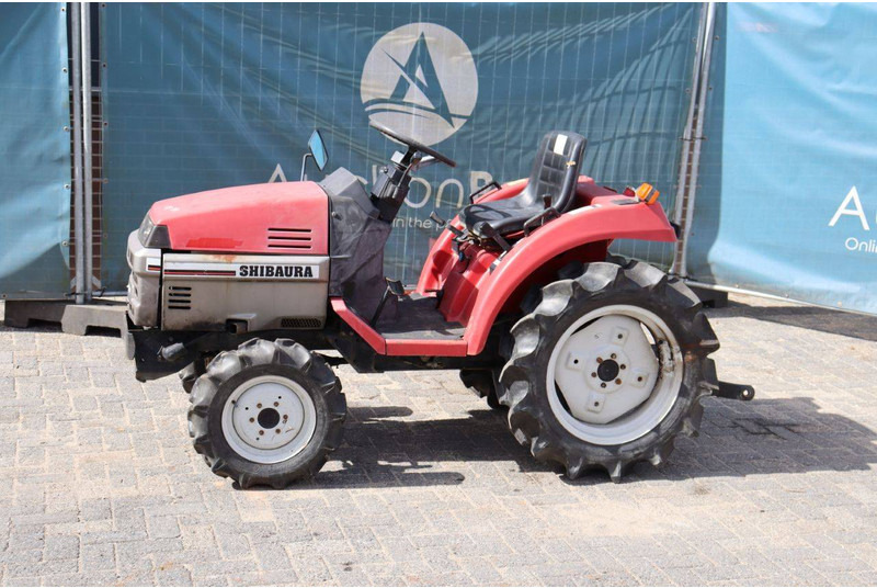 Shibaura STIGER 65F - Tractor: foto 1 Shibaura STIGER 65F - Tractor: foto 1