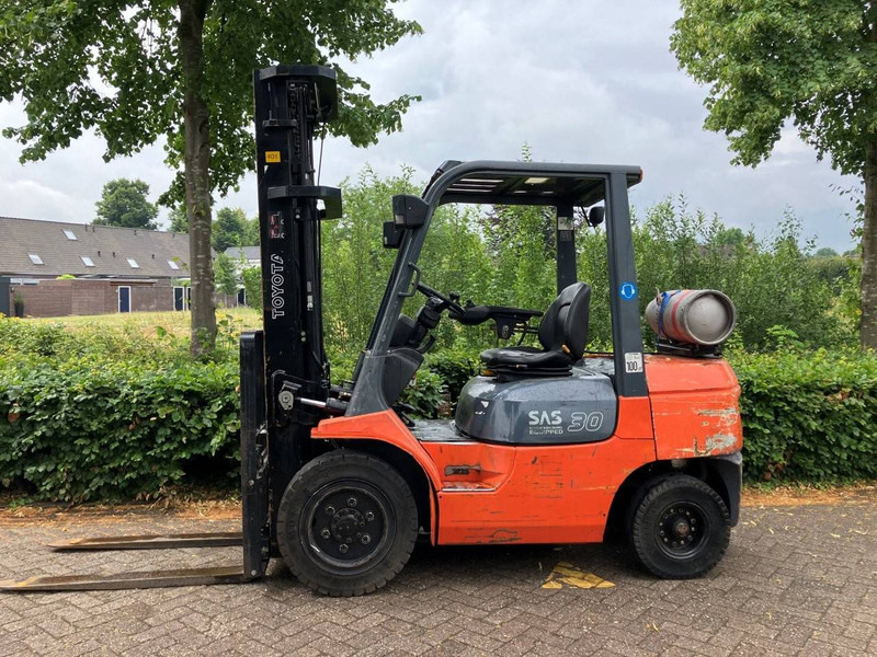 Toyota 02-7FGF30 - Carretilla elevadora de gas: foto 2 Toyota 02-7FGF30 - Carretilla elevadora de gas: foto 2