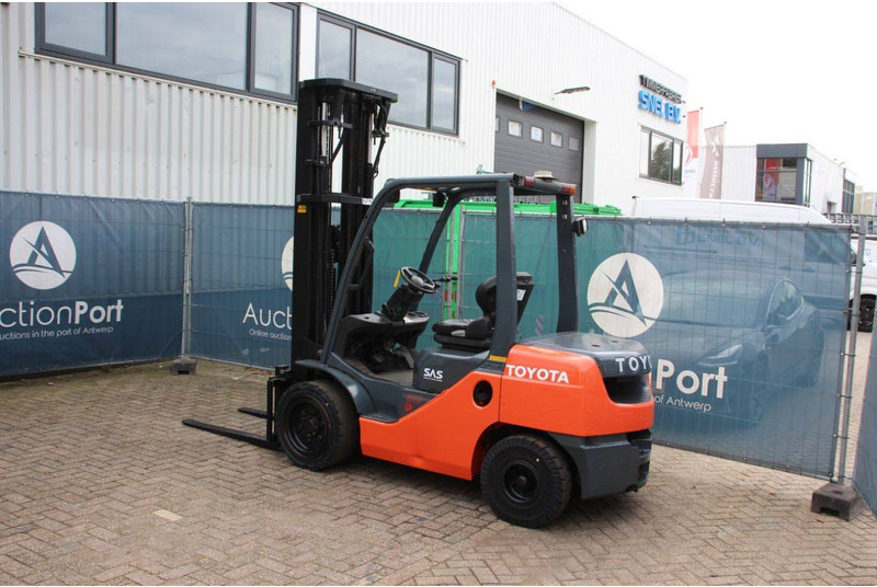 Toyota 02-8FDF30 - Carretilla elevadora diésel: foto 3 Toyota 02-8FDF30 - Carretilla elevadora diésel: foto 3