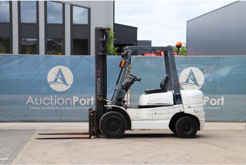 Toyota 62-6FDF30 - Carretilla elevadora diésel: foto 1 Toyota 62-6FDF30 - Carretilla elevadora diésel: foto 1