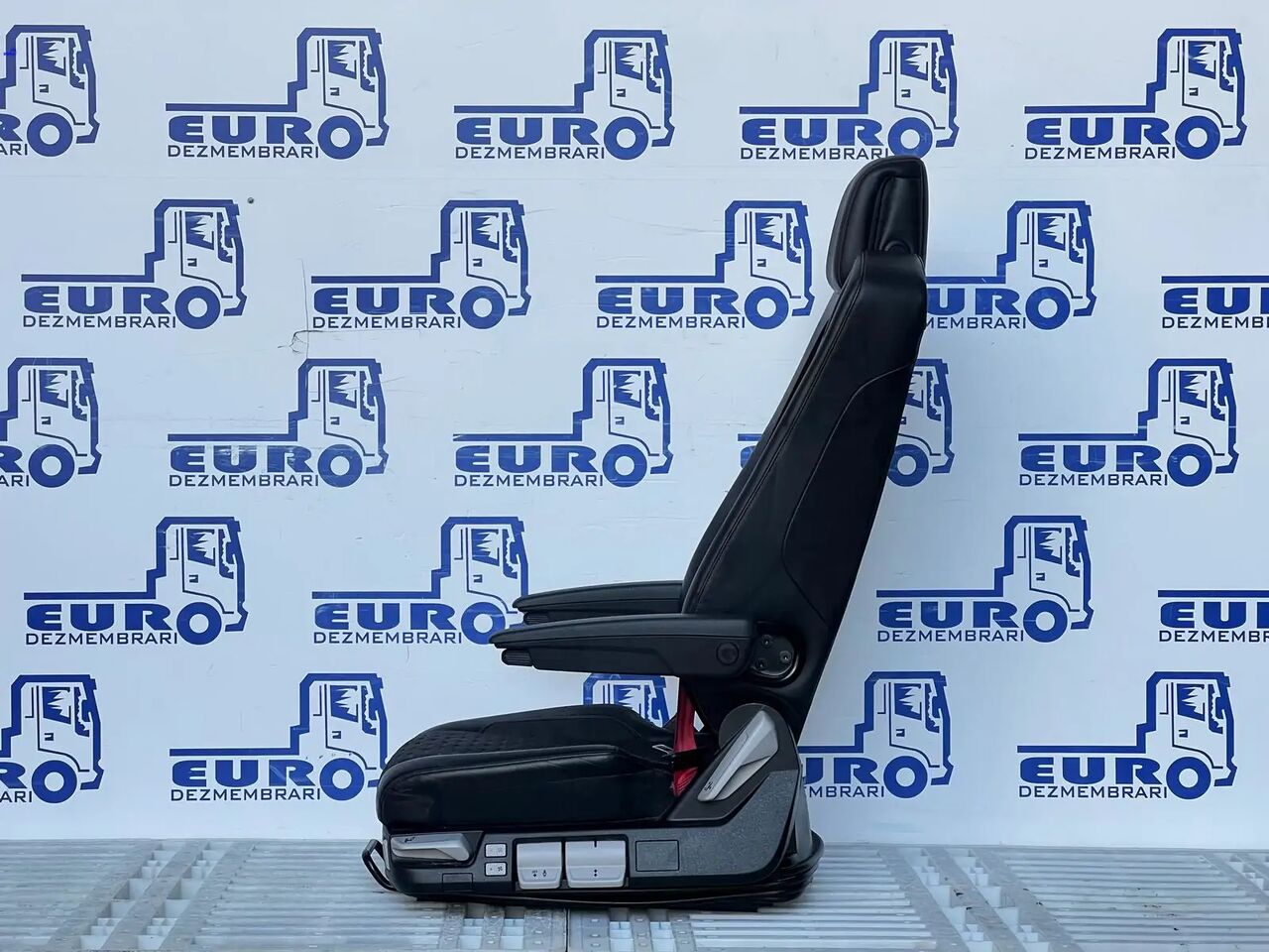 SCAUN SOFER RENAULT T 7423493674 - Cabina e interior para Camión: foto 4 SCAUN SOFER RENAULT T 7423493674 - Cabina e interior para Camión: foto 4