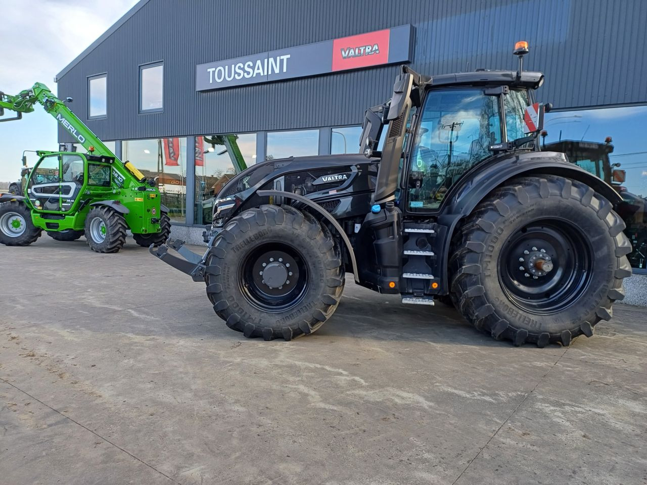 Valtra Q245 - Tractor: foto 1 Valtra Q245 - Tractor: foto 1