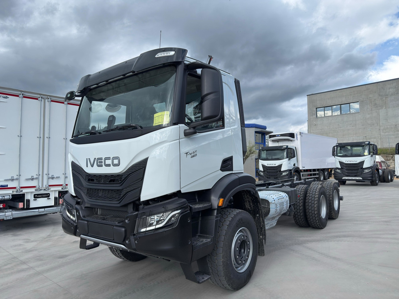 IVECO AD380T46 6x4 E6 (Chassis) - Camión chasis: foto 1 IVECO AD380T46 6x4 E6 (Chassis) - Camión chasis: foto 1