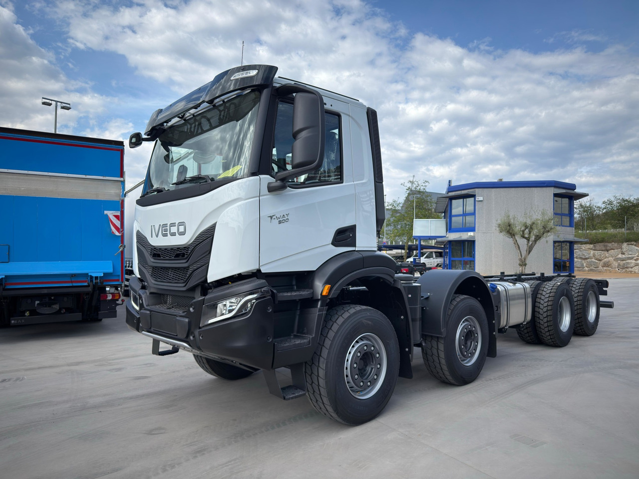 IVECO AD410T50 T-WAY 8x4 E6 (Chassis) - Camión chasis: foto 1 IVECO AD410T50 T-WAY 8x4 E6 (Chassis) - Camión chasis: foto 1