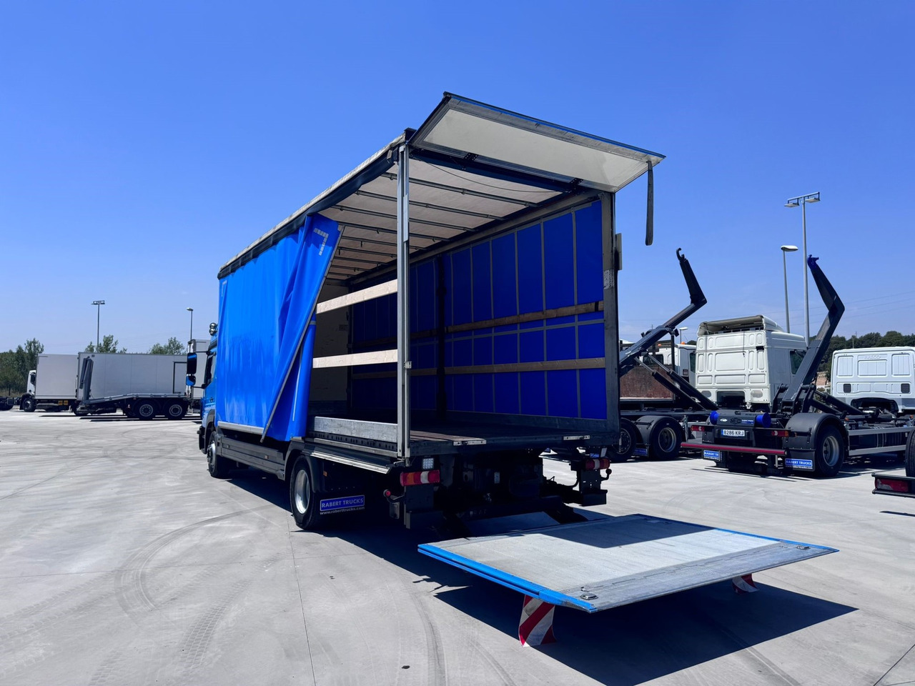 MERCEDES BENZ 13.30L Atego E6 (Tauliner) - Camión lona: foto 4 MERCEDES BENZ 13.30L Atego E6 (Tauliner) - Camión lona: foto 4