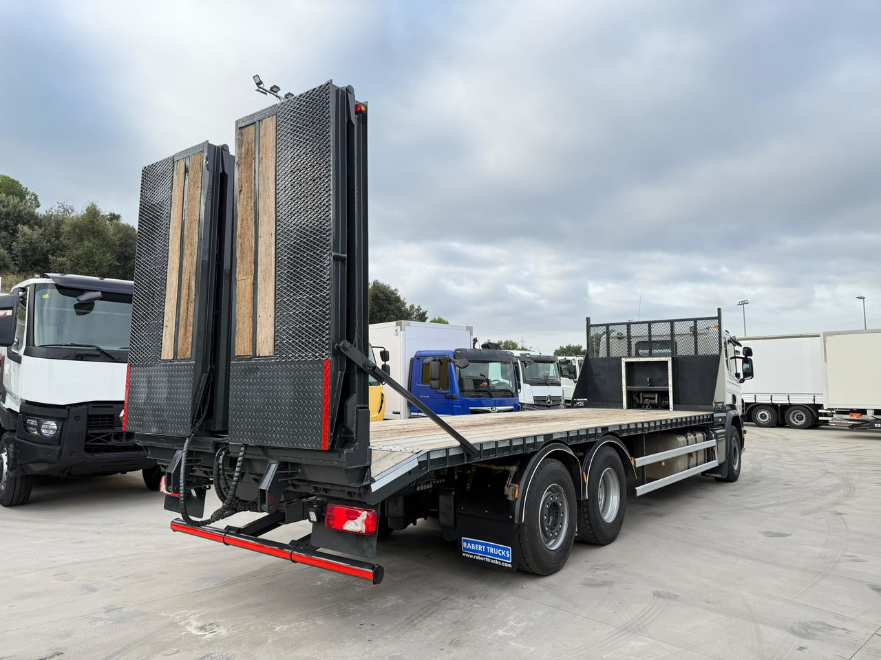 SCANIA P410 E6 (Machinery Carrier) - Camión portavehículos: foto 3 SCANIA P410 E6 (Machinery Carrier) - Camión portavehículos: foto 3