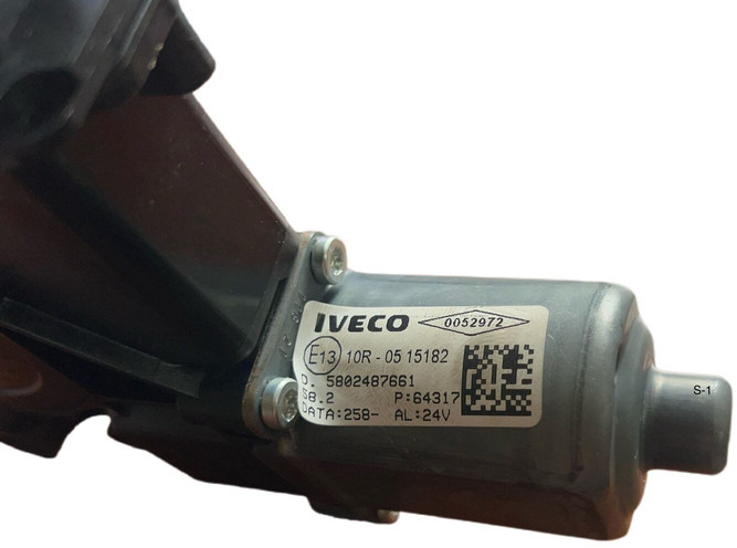 Iveco S-WAY - Limpiaparabrisas: foto 3 Iveco S-WAY - Limpiaparabrisas: foto 3