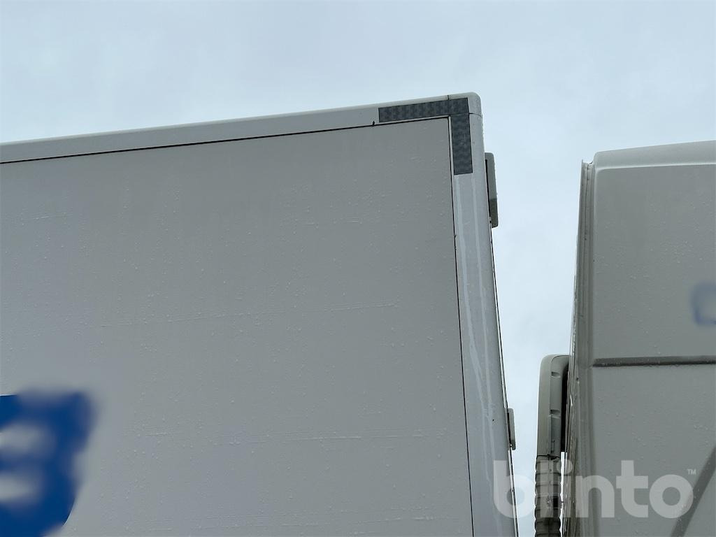 Camión caja cerrada VOLVO FH 4*2: foto 17