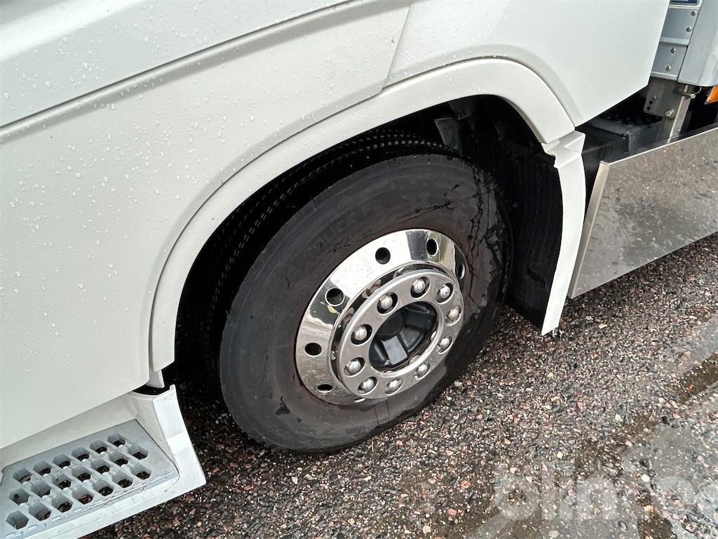 Camión caja cerrada VOLVO FH 4*2: foto 45