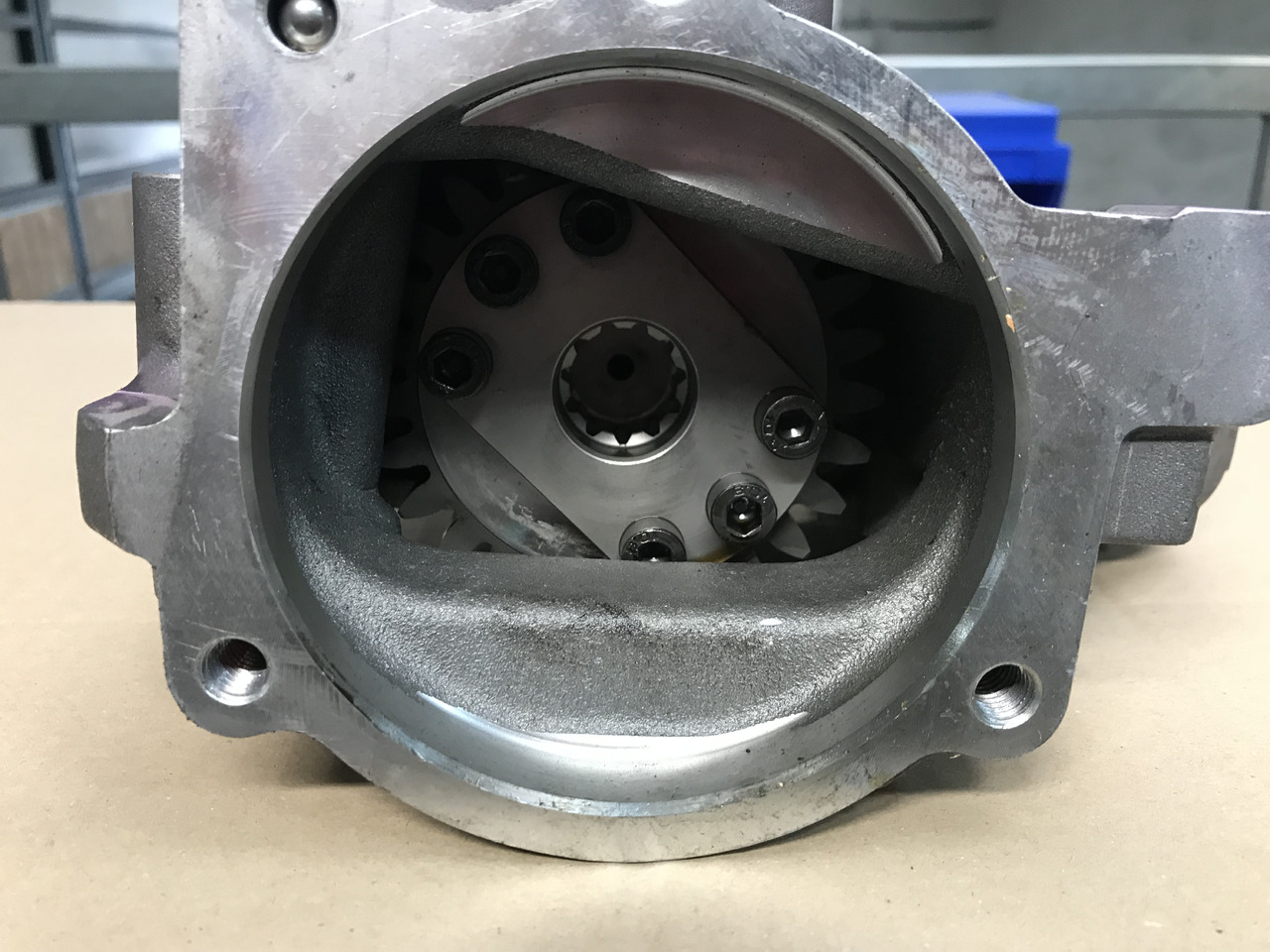 CARCASSA RIDUTTORE ASSEMBLAGGIO POMPA CARBURANTE ALTA PRESSIONE MAN 51385075020 - Bomba de combustible para Camión: foto 4 CARCASSA RIDUTTORE ASSEMBLAGGIO POMPA CARBURANTE ALTA PRESSIONE MAN 51385075020 - Bomba de combustible para Camión: foto 4