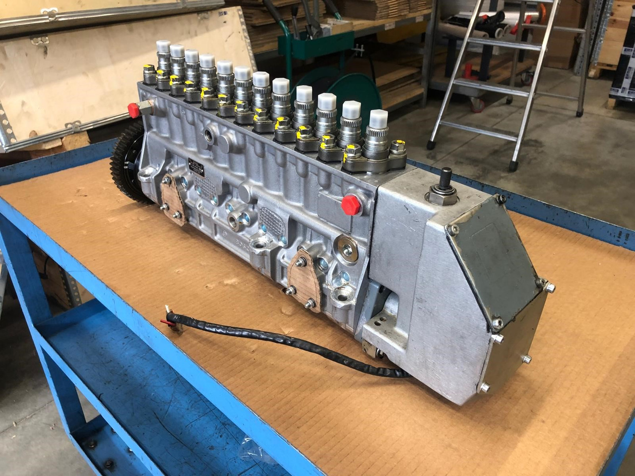 POMPA INIEZIONE MOTORE MAN D2842 - Bomba de combustible: foto 3 POMPA INIEZIONE MOTORE MAN D2842 - Bomba de combustible: foto 3