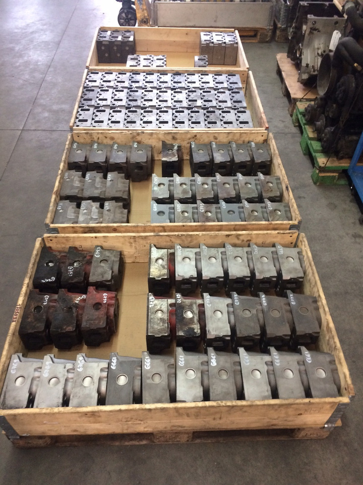 TESTATA MOTORE MAN D2865 / D2866 2V / D2876 2V / D2848 2V / D2840 2V / D2842 2V - Cabezal de bloque: foto 4 TESTATA MOTORE MAN D2865 / D2866 2V / D2876 2V / D2848 2V / D2840 2V / D2842 2V - Cabezal de bloque: foto 4