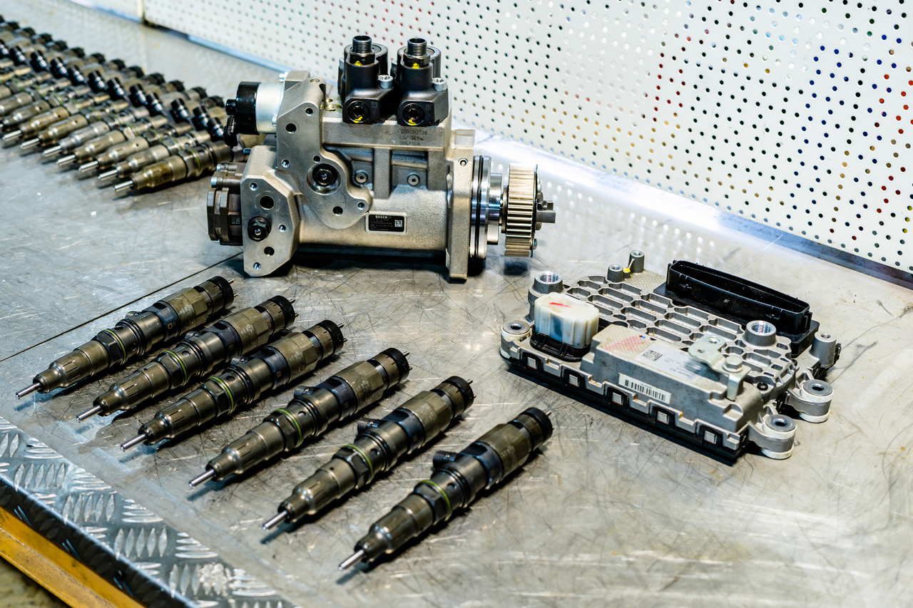 Injectors Detroit Diesel DD15 A4710700887 0445120386 - Inyector para Camión: foto 1 Injectors Detroit Diesel DD15 A4710700887 0445120386 - Inyector para Camión: foto 1