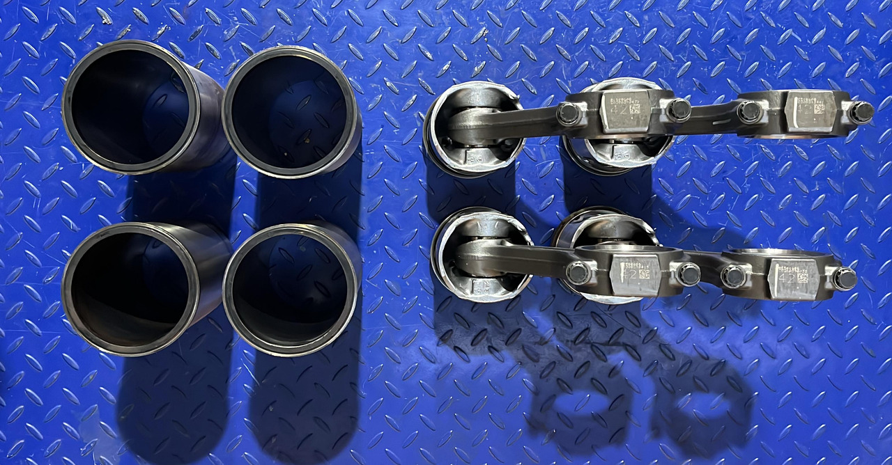 John Deere SET PISTON SI CAMASA JOHN DEERE RE500608 - Motor y piezas: foto 1 John Deere SET PISTON SI CAMASA JOHN DEERE RE500608 - Motor y piezas: foto 1