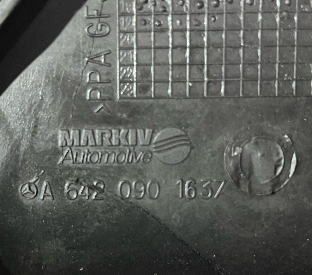 Mercedes Benz Intake Pipe and Throttle A6420901637 / A6420900270 - Sistema de admisión de aire: foto 4 Mercedes Benz Intake Pipe and Throttle A6420901637 / A6420900270 - Sistema de admisión de aire: foto 4