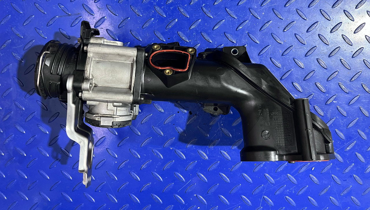 Mercedes Benz Intake Pipe and Throttle A6420901637 / A6420900270 - Sistema de admisión de aire: foto 1 Mercedes Benz Intake Pipe and Throttle A6420901637 / A6420900270 - Sistema de admisión de aire: foto 1